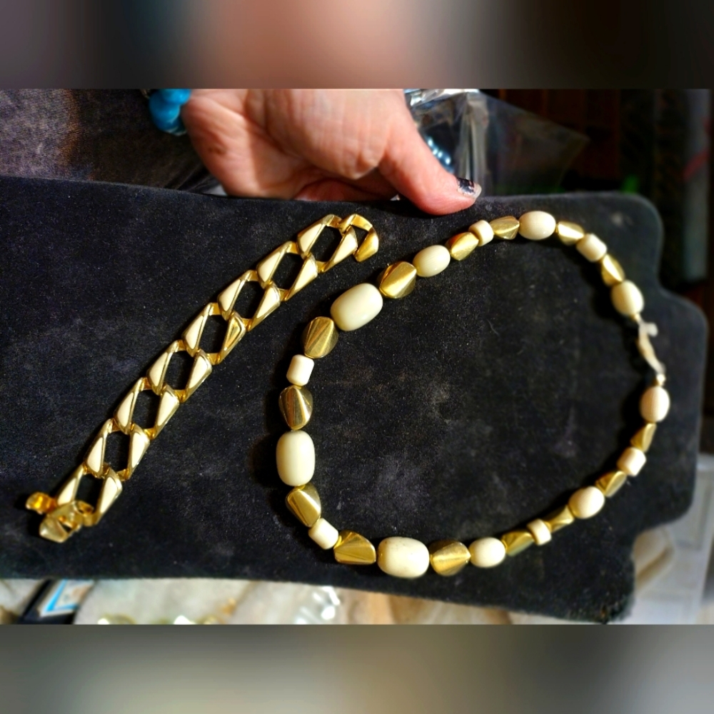Napier vtg gold tone enamel necklace & bracelet set